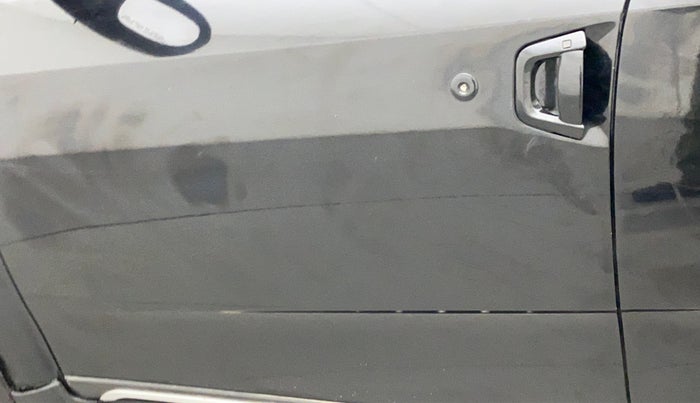 2020 Mahindra XUV500 W11 AT, Diesel, Automatic, 62,948 km, Front passenger door - Slightly dented