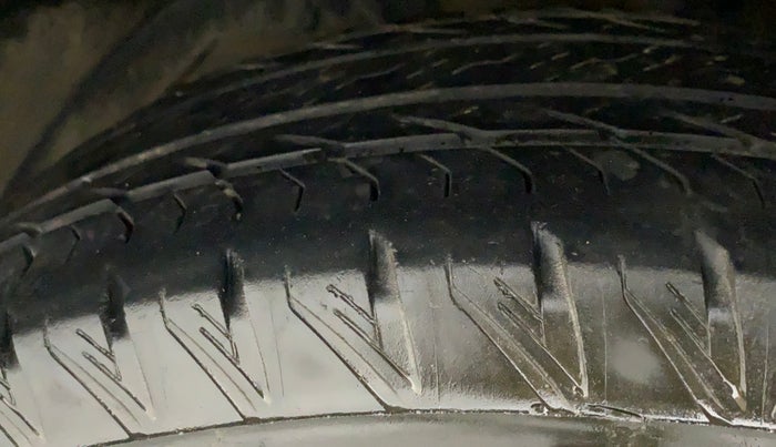 2020 Mahindra XUV500 W11 AT, Diesel, Automatic, 62,948 km, Left Front Tyre Tread