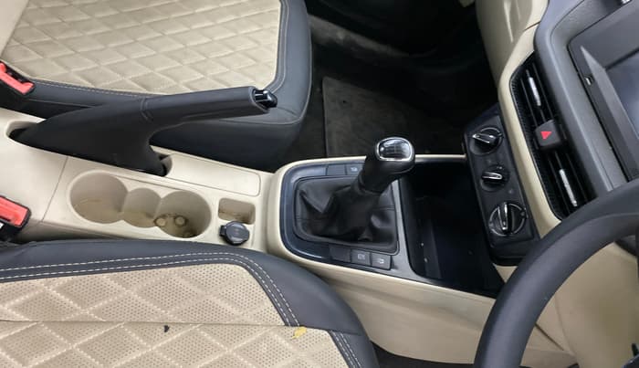 2023 Skoda SLAVIA ACTIVE 1.0L TSI MT, Petrol, Manual, 31,554 km, Gear Lever