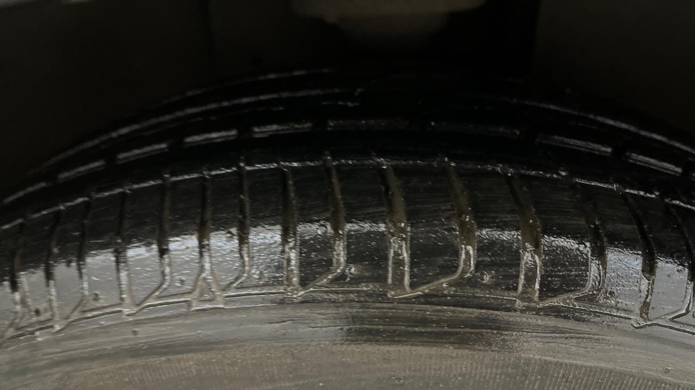 2018 Maruti IGNIS ALPHA 1.2 AMT, Petrol, Automatic, 1,21,166 km, Right Front Tyre Tread