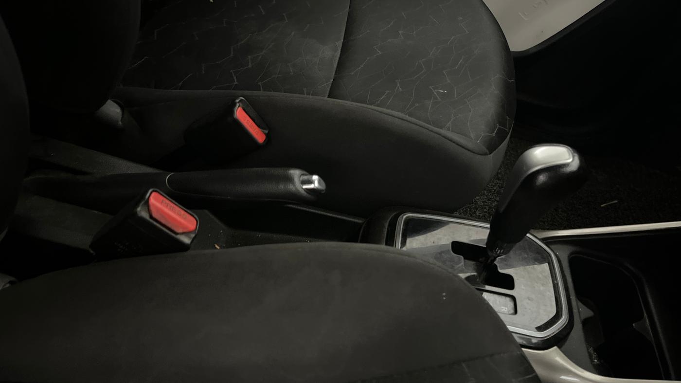 2018 Maruti IGNIS ALPHA 1.2 AMT, Petrol, Automatic, 1,21,166 km, Gear Lever