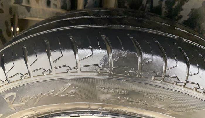 2012 Maruti Swift VXI, Petrol, Manual, 77,465 km, Right Rear Tyre Tread