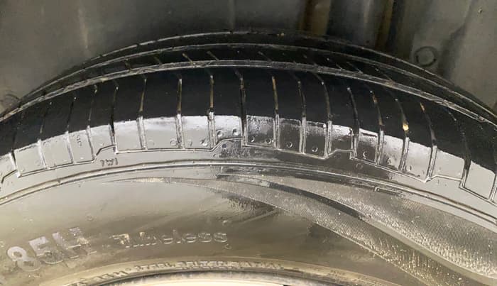 2012 Maruti Swift VXI, Petrol, Manual, 77,465 km, Left Rear Tyre Tread