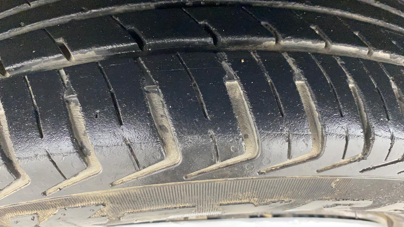 2016 Maruti Alto K10 VXI AMT, Petrol, Automatic, 56,381 km, Left Front Tyre Tread