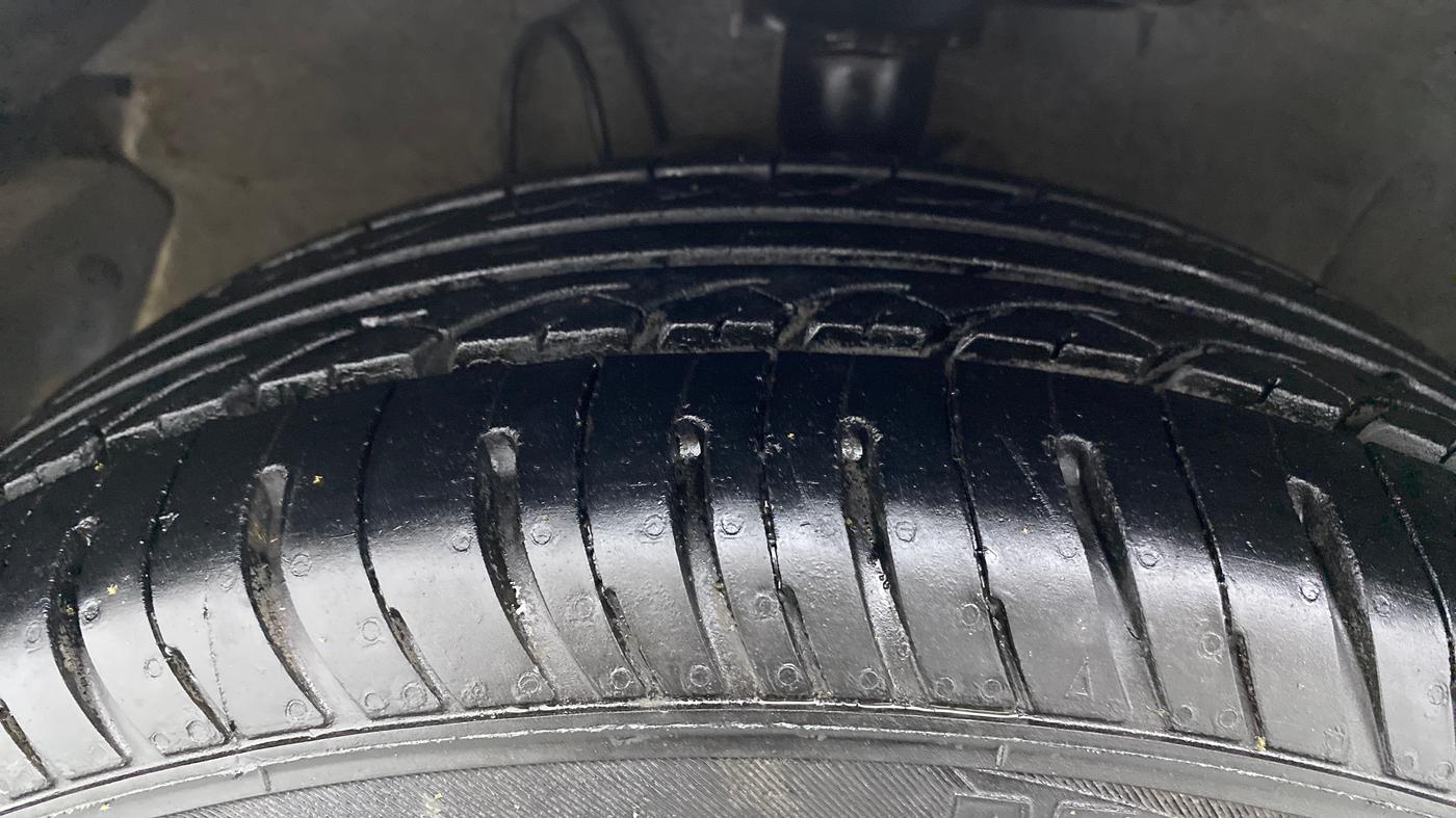 2011 Hyundai i20 ASTA 1.4 AT, Petrol, Automatic, 62,482 km, Left Front Tyre Tread