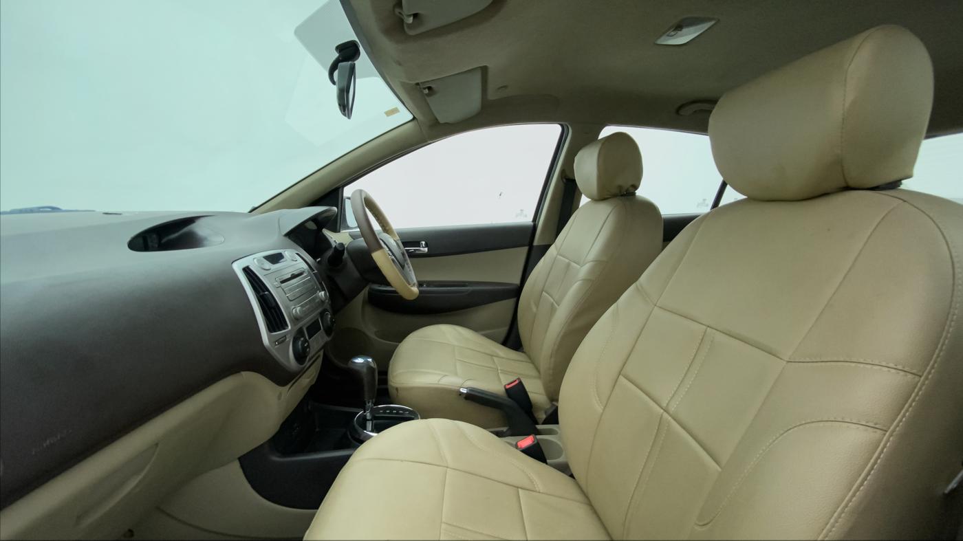 2011 Hyundai i20 ASTA 1.4 AT, Petrol, Automatic, 62,482 km, Right Side Front Door Cabin