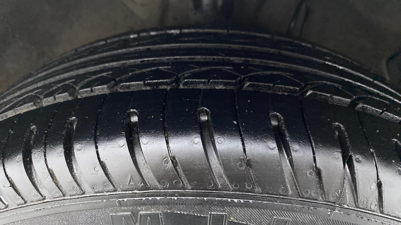 2011 Hyundai i20 ASTA 1.4 AT, Petrol, Automatic, 62,482 km, Right Front Tyre Tread