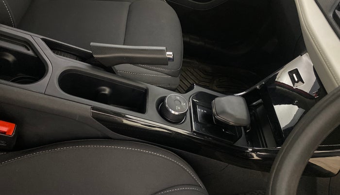 2024 Tata NEXON CREATIVE PLUS 1.2 REVOTRON 6 AMT DT, Petrol, Automatic, 4,273 km, Gear Lever