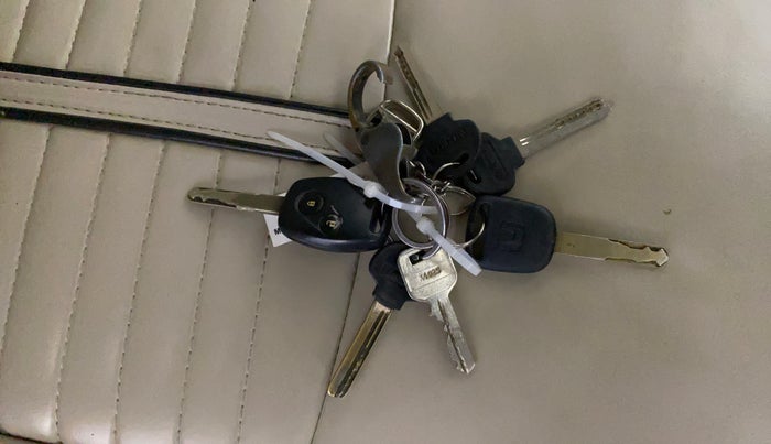 2016 Honda Amaze 1.2L I-VTEC S, Petrol, Manual, 77,460 km, Key Close Up