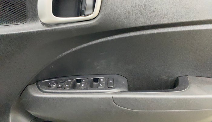 2022 Hyundai VENUE SX 1.0 TURBO, Petrol, Manual, 30,189 km, Driver Side Door Panels Control