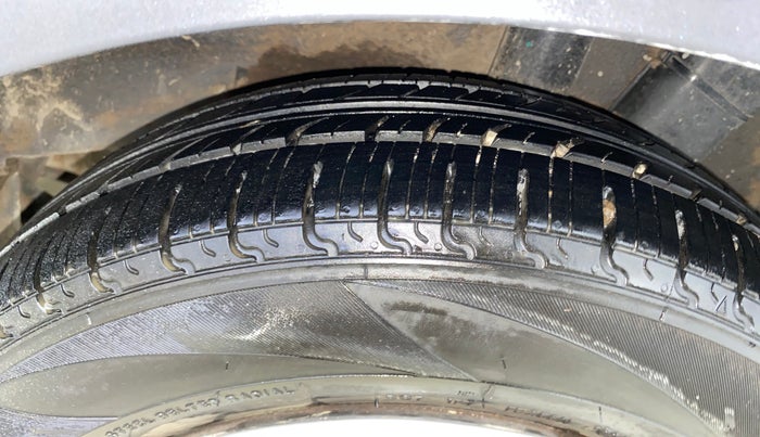 2015 Hyundai Grand i10 SPORTZ 1.2 KAPPA VTVT, Petrol, Manual, 49,408 km, Left Rear Tyre Tread