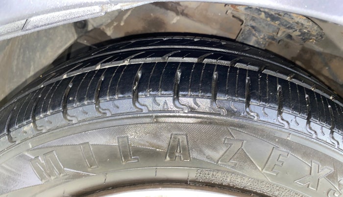 2015 Hyundai Grand i10 SPORTZ 1.2 KAPPA VTVT, Petrol, Manual, 49,408 km, Left Front Tyre Tread