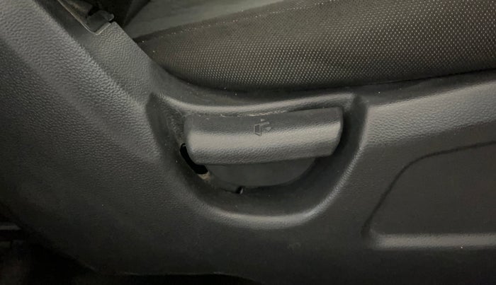 2016 Hyundai Elite i20 MAGNA 1.2, Petrol, Manual, 63,422 km, Driver Side Adjustment Panel