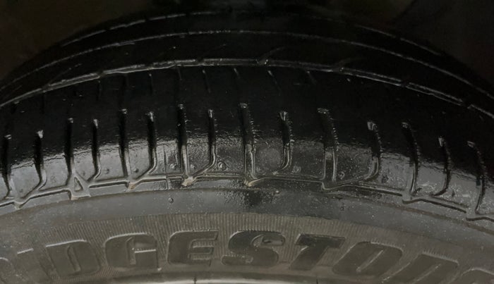 2016 Hyundai Elite i20 MAGNA 1.2, Petrol, Manual, 63,422 km, Right Front Tyre Tread