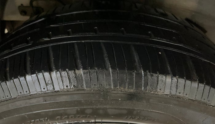 2016 Hyundai Elite i20 MAGNA 1.2, Petrol, Manual, 63,422 km, Right Rear Tyre Tread