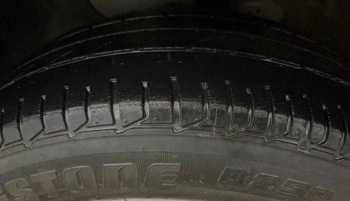 2016 Hyundai Elite i20 MAGNA 1.2, Petrol, Manual, 63,422 km, Left Front Tyre Tread