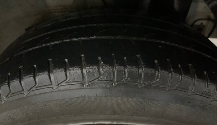 2016 Hyundai Elite i20 MAGNA 1.2, Petrol, Manual, 63,422 km, Left Rear Tyre Tread