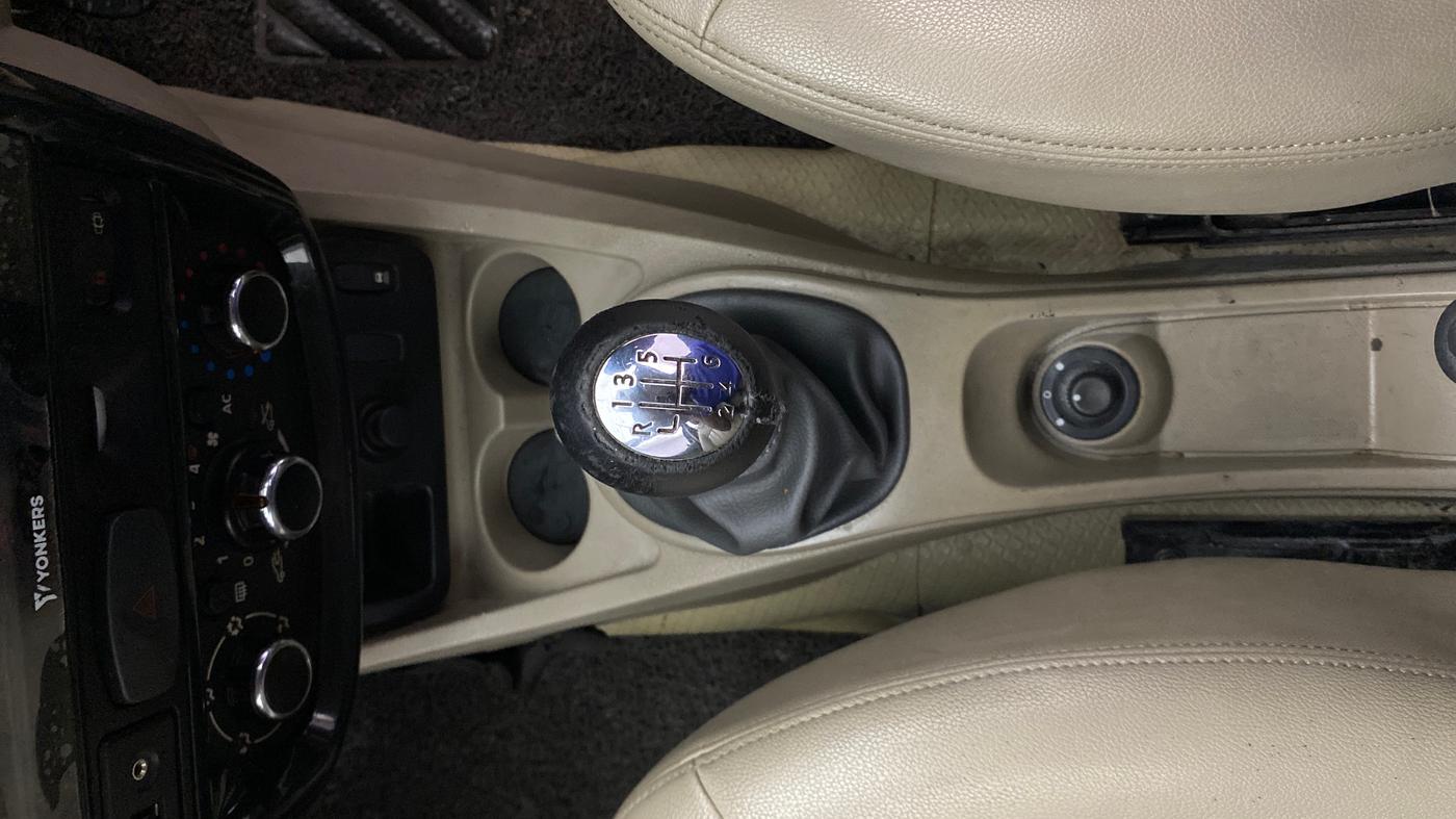 2013 Nissan Terrano XV D THP PREMIUM 110 PS, Diesel, Manual, 92,536 km, Gear Lever
