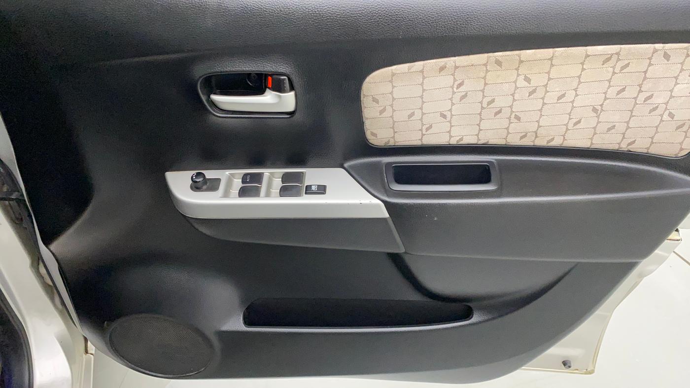 2016 Maruti Wagon R 1.0 VXI, Petrol, Manual, 21,931 km, Driver Side Door Panels Control