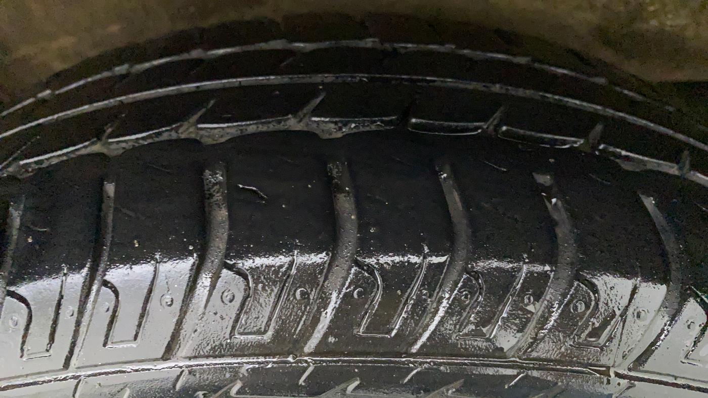 2016 Maruti Wagon R 1.0 VXI, Petrol, Manual, 21,931 km, Left Rear Tyre Tread