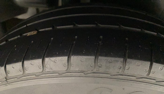 2020 Maruti Ciaz DELTA 1.5 SHVS MT PETROL, Petrol, Manual, 34,904 km, Right Rear Tyre Tread