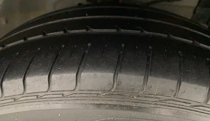 2020 Maruti Ciaz DELTA 1.5 SHVS MT PETROL, Petrol, Manual, 34,904 km, Right Front Tyre Tread