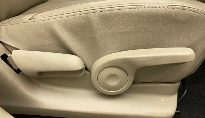 2020 Maruti Ciaz DELTA 1.5 SHVS MT PETROL, Petrol, Manual, 34,904 km, Driver Side Adjustment Panel