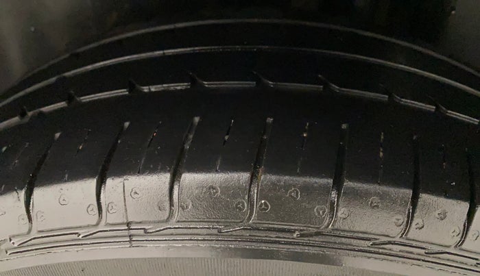 2020 Maruti Ciaz DELTA 1.5 SHVS MT PETROL, Petrol, Manual, 34,904 km, Left Rear Tyre Tread