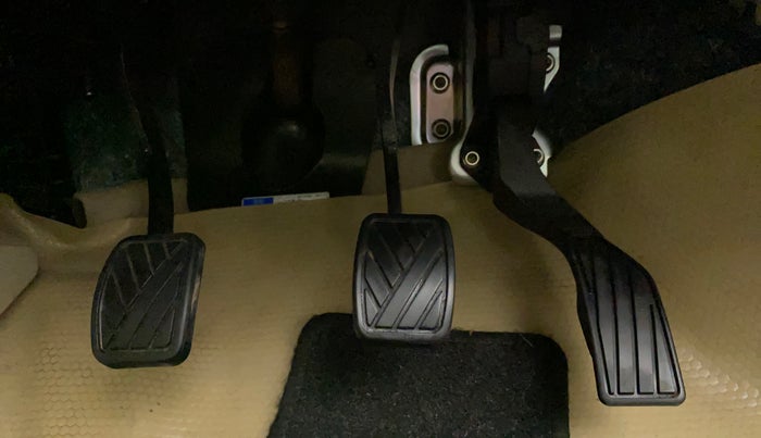 2020 Maruti Ciaz DELTA 1.5 SHVS MT PETROL, Petrol, Manual, 34,904 km, Pedals