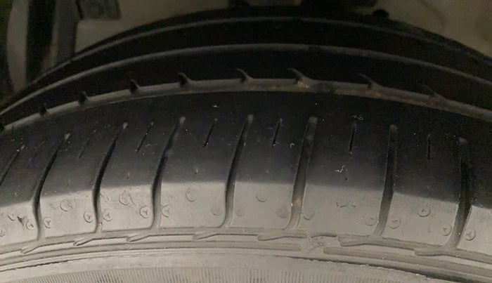 2020 Maruti Ciaz DELTA 1.5 SHVS MT PETROL, Petrol, Manual, 34,904 km, Left Front Tyre Tread