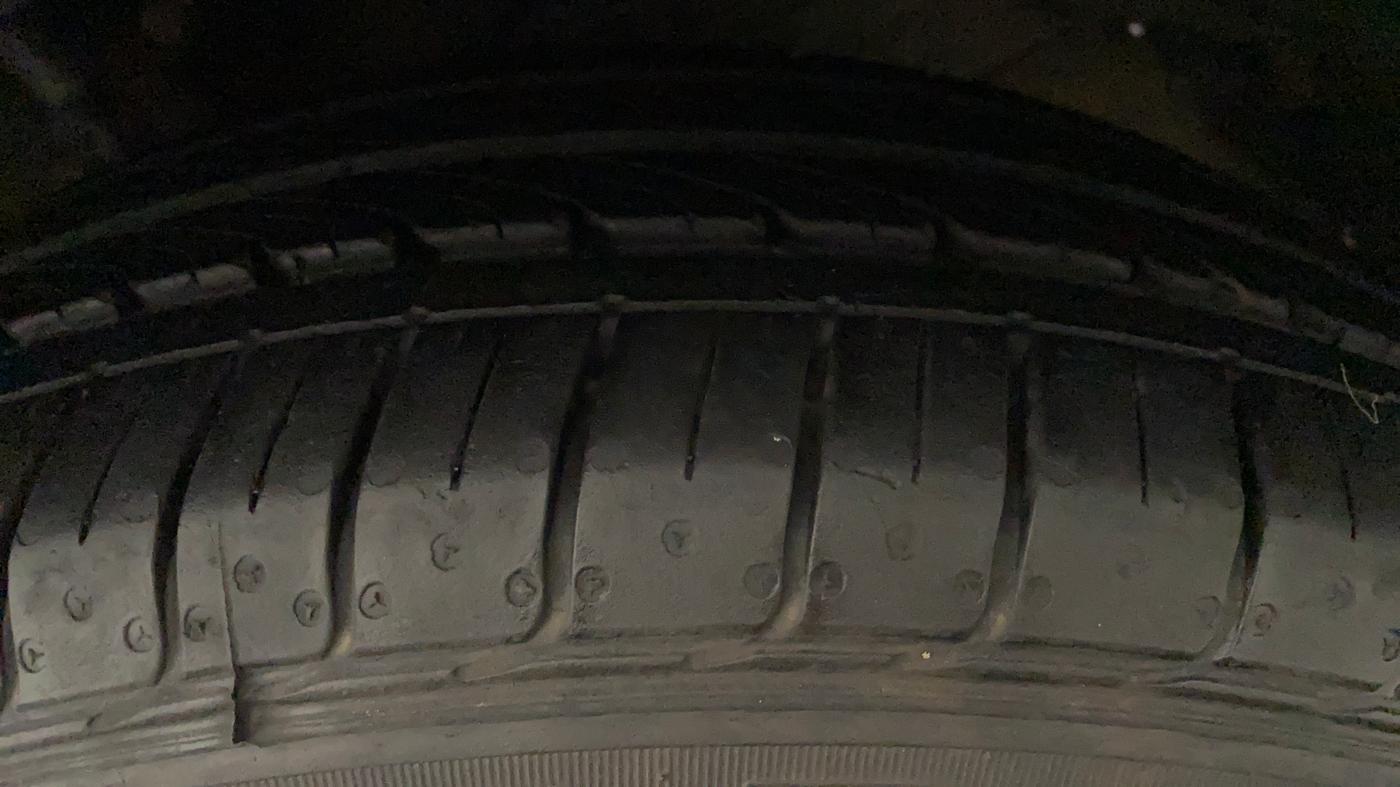 2021 Maruti Ciaz DELTA AT 1.5 SHVS PETROL, Petrol, Automatic, 17,344 km, Left Front Tyre Tread