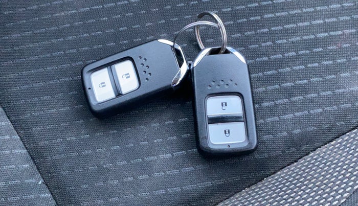 2017 Honda WR-V 1.5L I-DTEC VX MT, Diesel, Manual, 1,01,799 km, Key Close Up