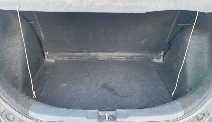 2017 Honda WR-V 1.5L I-DTEC VX MT, Diesel, Manual, 1,01,799 km, Boot Inside