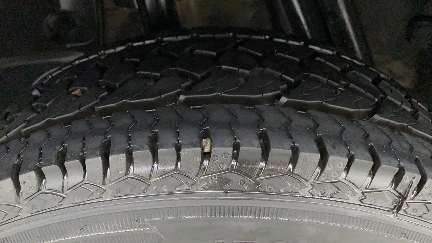 2019 Renault Duster 110 PS RXZ 4X4 MT DIESEL, Diesel, Manual, 1,00,579 km, Right Rear Tyre Tread