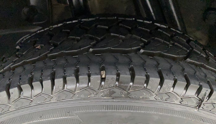2019 Renault Duster 110 PS RXZ 4X4 MT DIESEL, Diesel, Manual, 1,00,579 km, Right Rear Tyre Tread