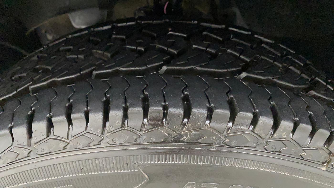 2019 Renault Duster 110 PS RXZ 4X4 MT DIESEL, Diesel, Manual, 1,00,579 km, Left Front Tyre Tread