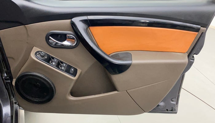 2019 Renault Duster 110 PS RXZ 4X4 MT DIESEL, Diesel, Manual, 1,00,579 km, Driver Side Door Panels Control