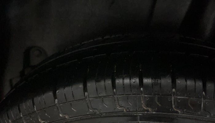 2016 Maruti Swift VXI, Petrol, Manual, 67,783 km, Left Rear Tyre Tread