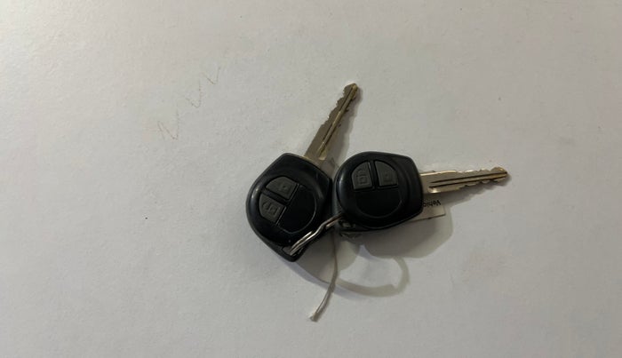 2016 Maruti Swift VXI, Petrol, Manual, 67,783 km, Key Close Up