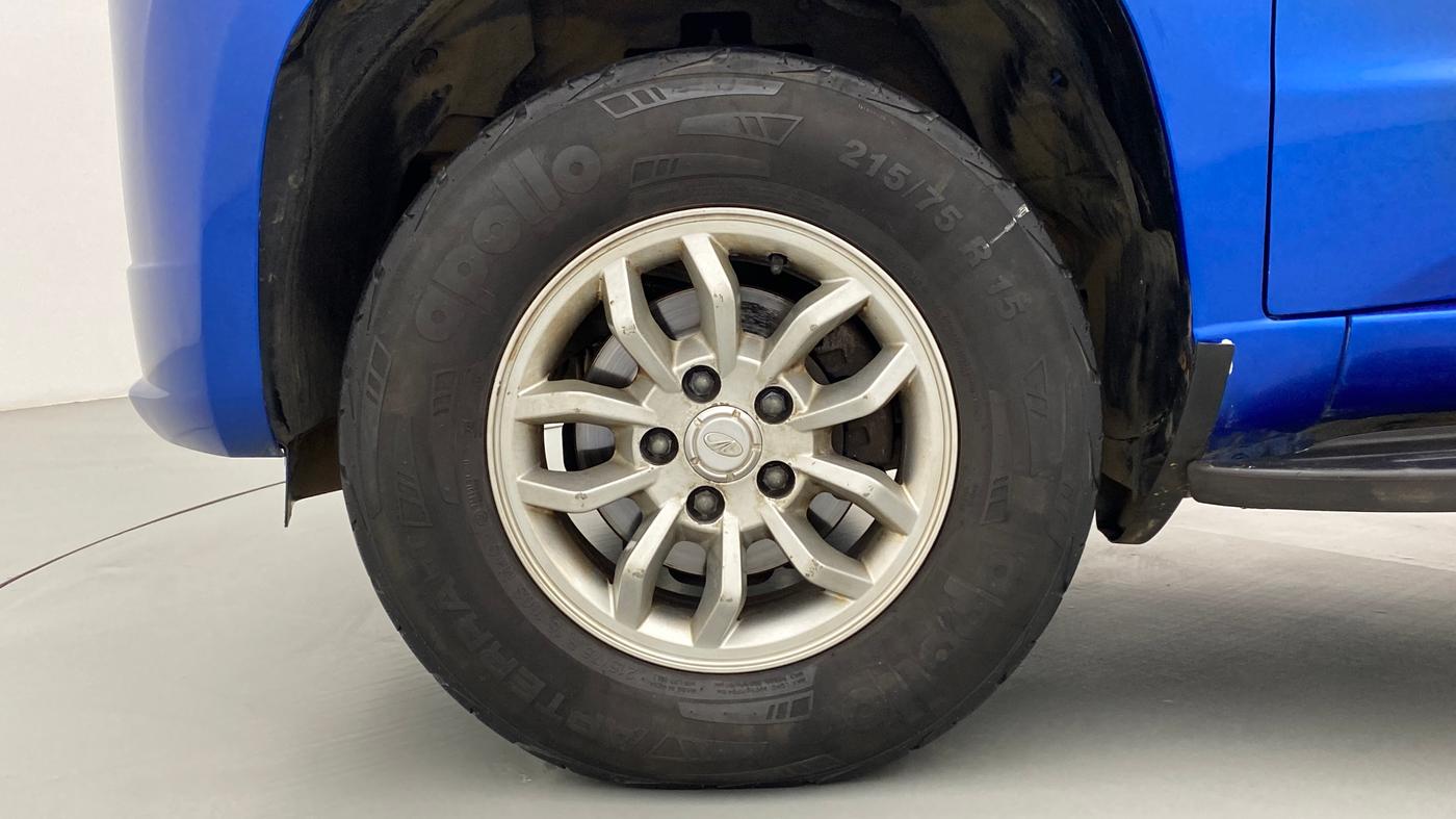2015 Mahindra TUV300 T8 AT, Diesel, Automatic, 50,642 km, Left Front Wheel