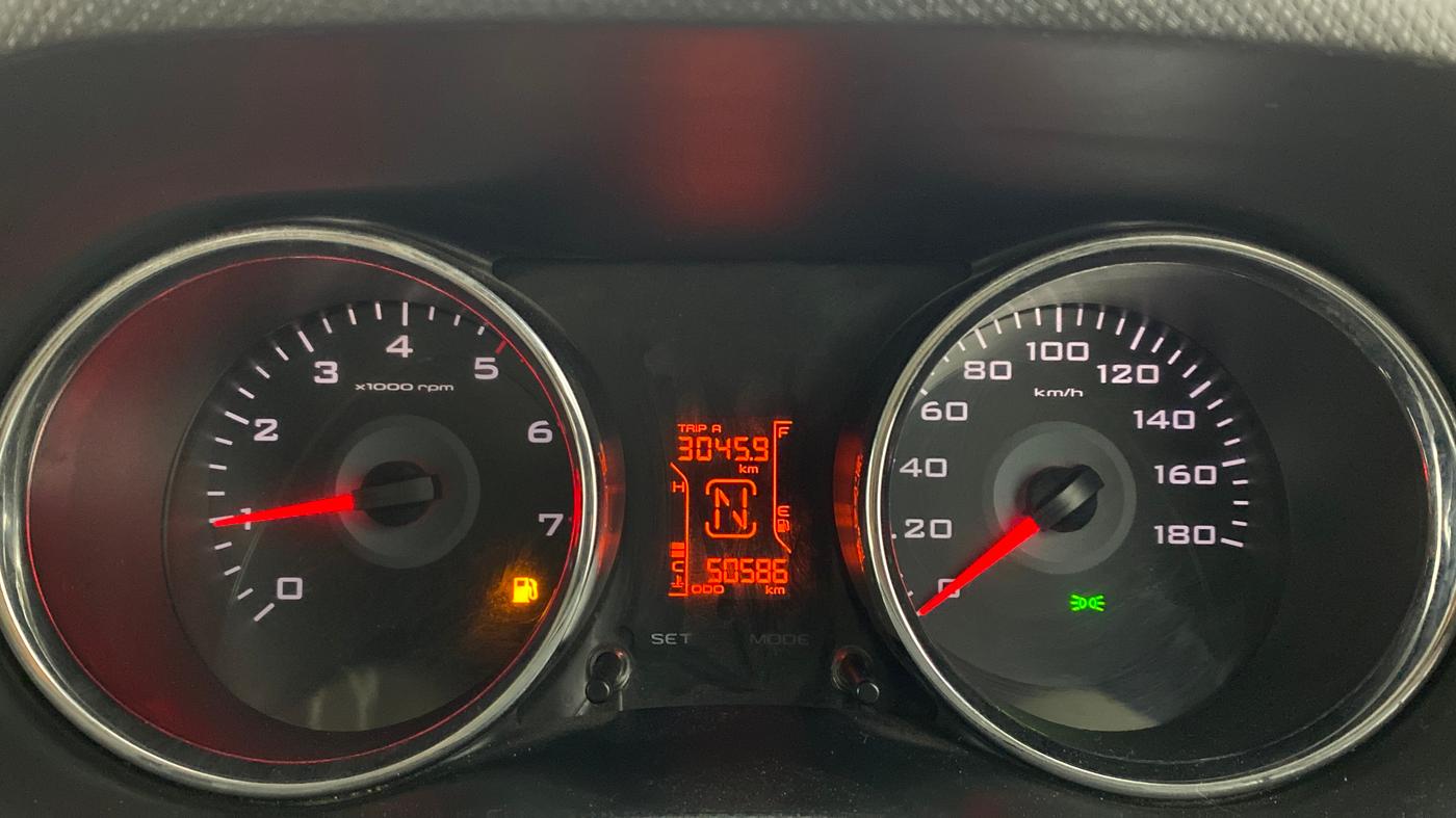2015 Mahindra TUV300 T8 AT, Diesel, Automatic, 50,642 km, Odometer Image