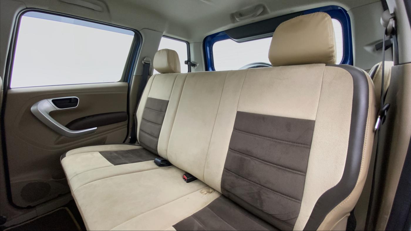 2015 Mahindra TUV300 T8 AT, Diesel, Automatic, 50,642 km, Right Side Rear Door Cabin