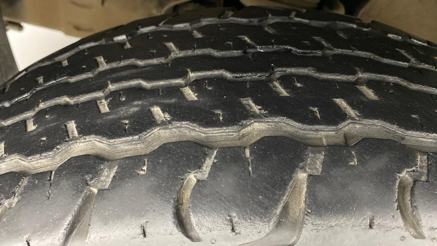 2015 Mahindra TUV300 T8 AT, Diesel, Automatic, 50,642 km, Left Front Tyre Tread