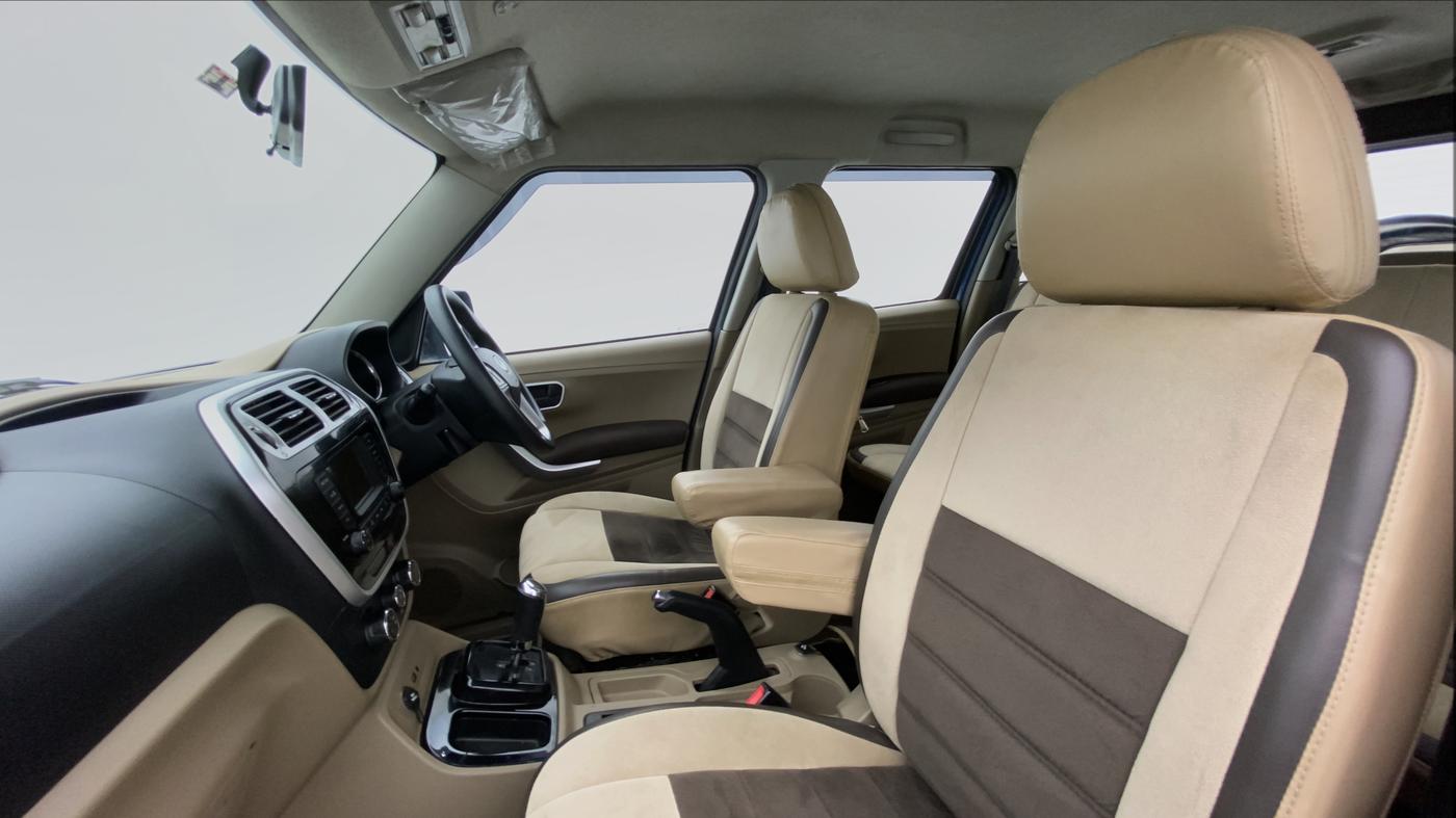 2015 Mahindra TUV300 T8 AT, Diesel, Automatic, 50,642 km, Right Side Front Door Cabin