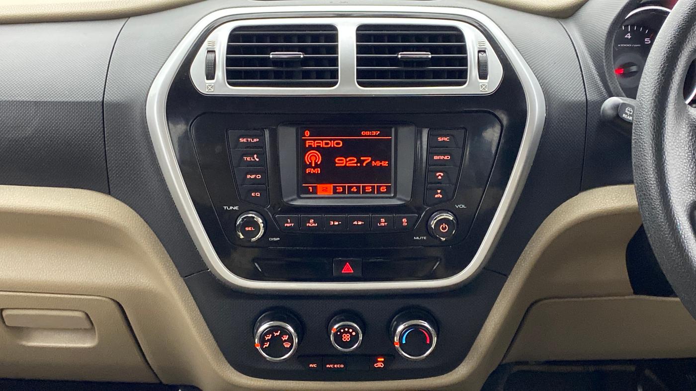 2015 Mahindra TUV300 T8 AT, Diesel, Automatic, 50,642 km, Air Conditioner