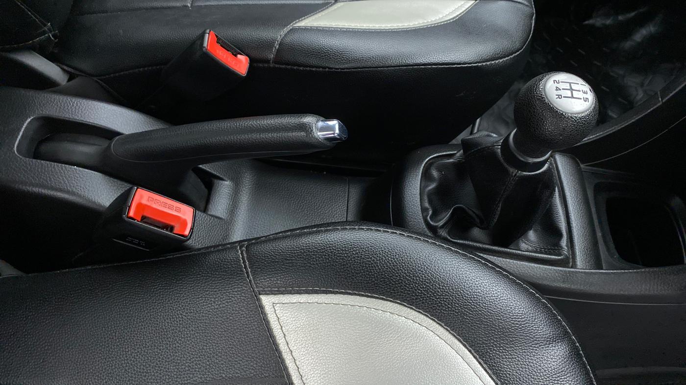 2015 Maruti Swift VXI D, Petrol, Manual, 43,837 km, Gear Lever