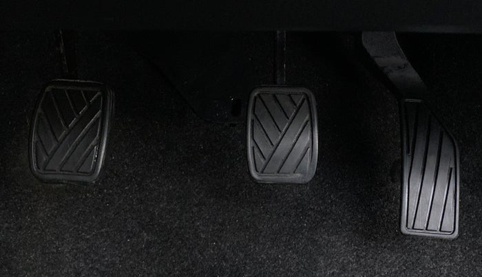 2015 Maruti Swift VXI D, Petrol, Manual, 43,837 km, Pedals