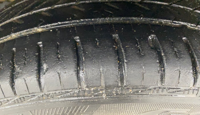 2017 Maruti Celerio VXI AMT, Petrol, Automatic, 98,200 km, Left Front Tyre Tread