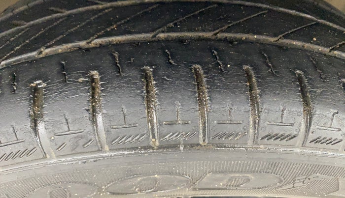 2017 Maruti Celerio VXI AMT, Petrol, Automatic, 98,200 km, Right Front Tyre Tread