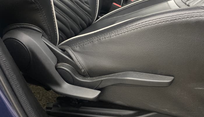 2022 Maruti Swift VXI AMT, Petrol, Automatic, 36,968 km, Driver Side Adjustment Panel